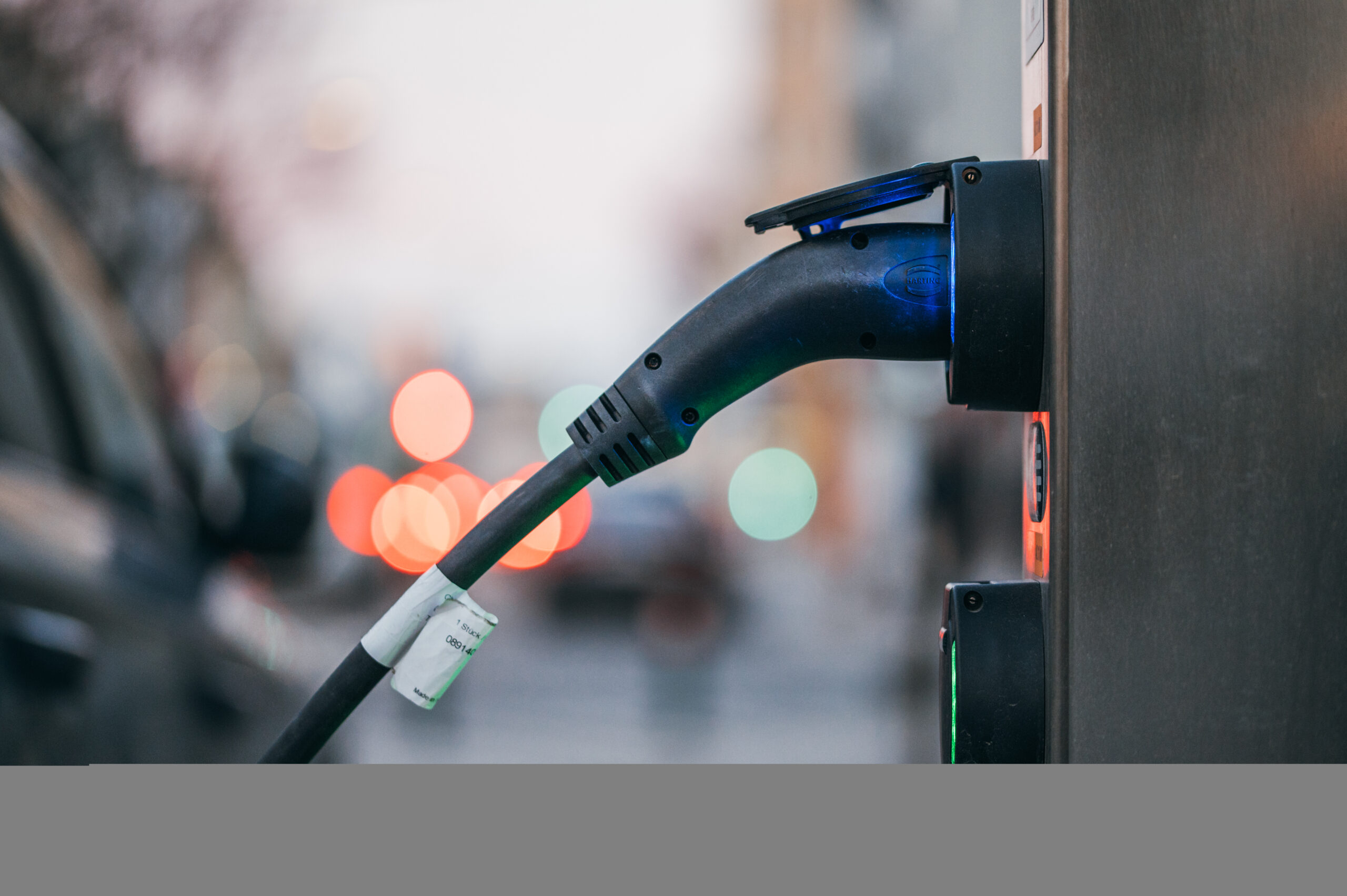 EV charge limit set to 80 charged to 100 troubleshooting with an electric car plugged into a charging station