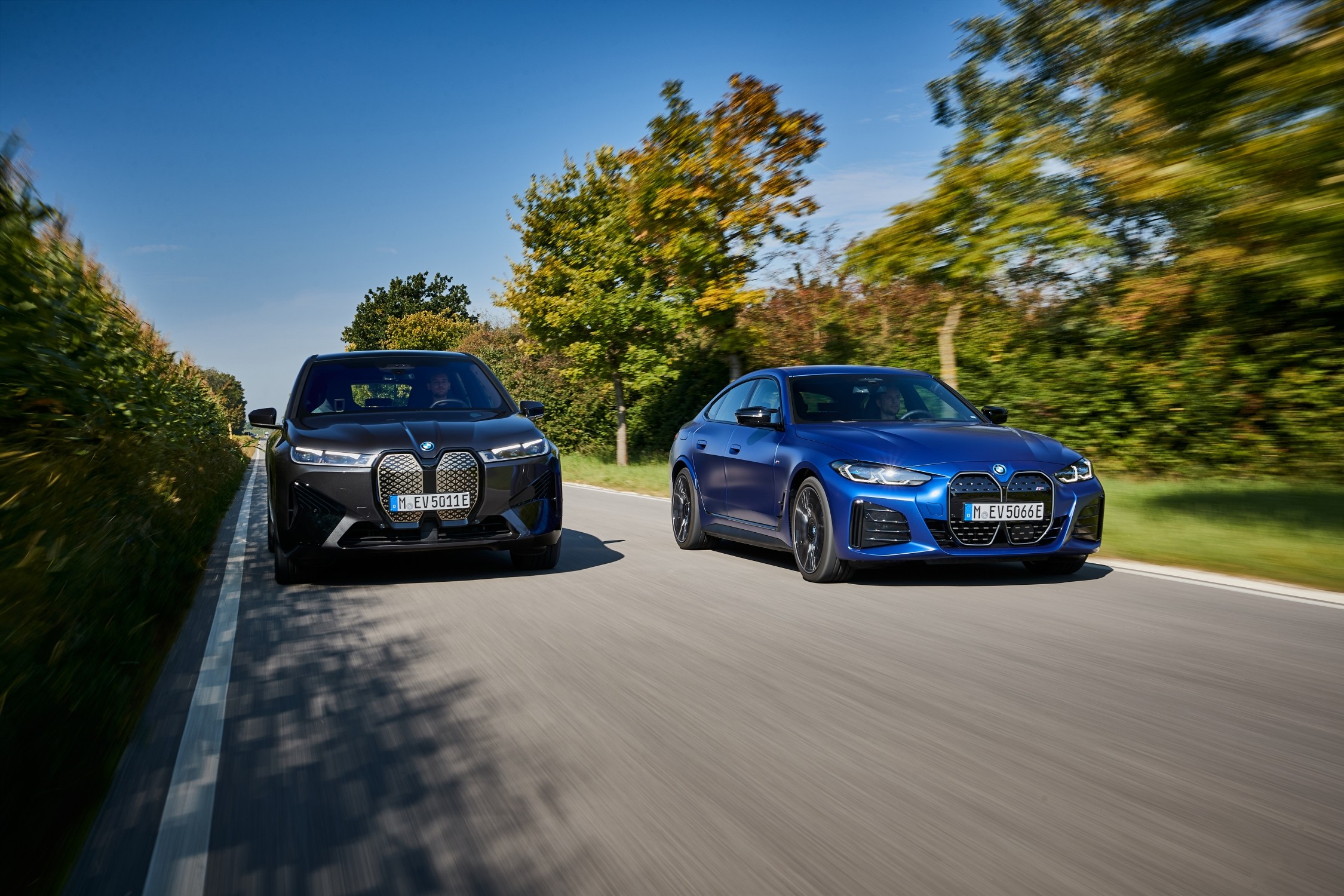 BMW iX and BMW i4 electric vehicles for a BMW EV recall explainer