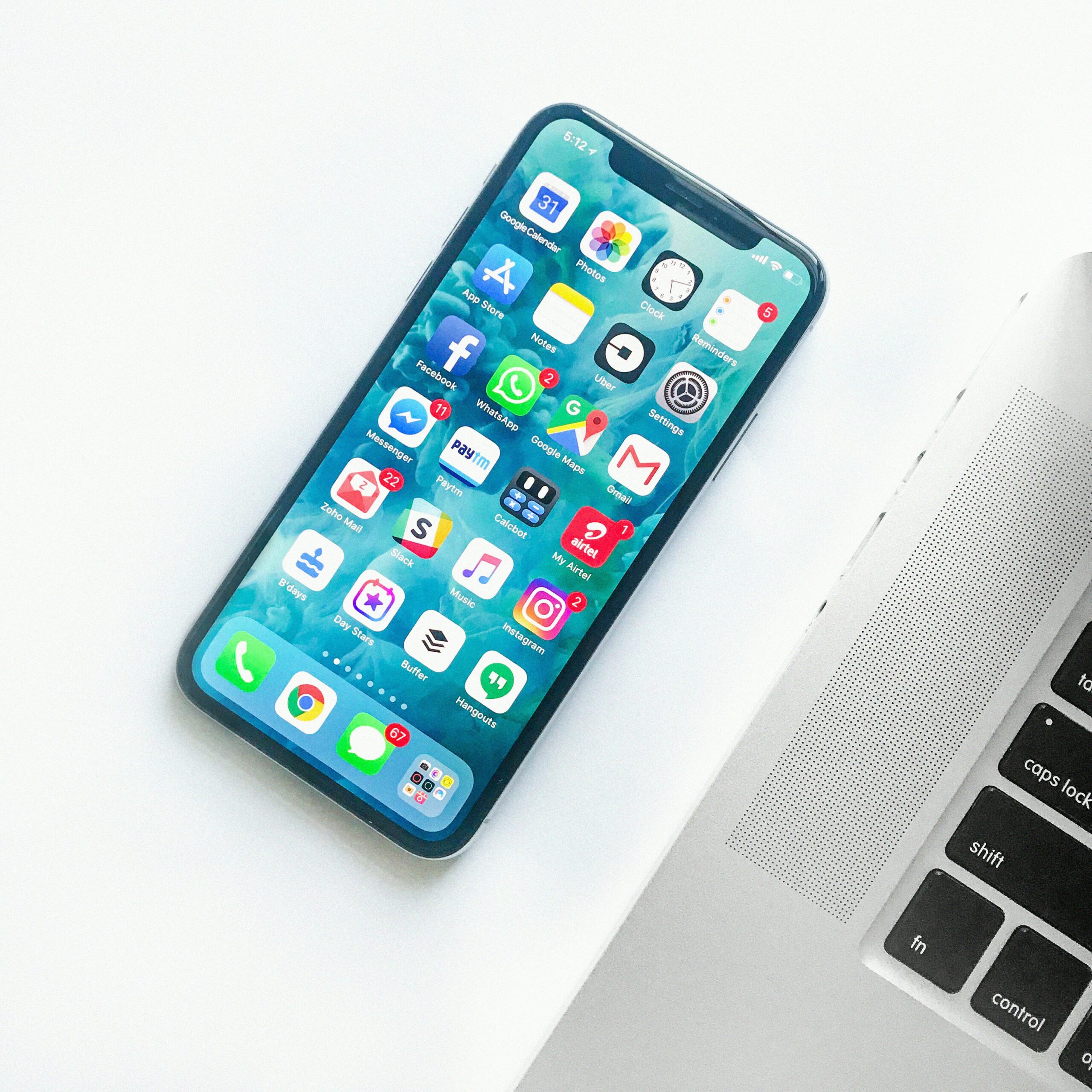 Featured image for How to switch from iPhone to Android without losing important data